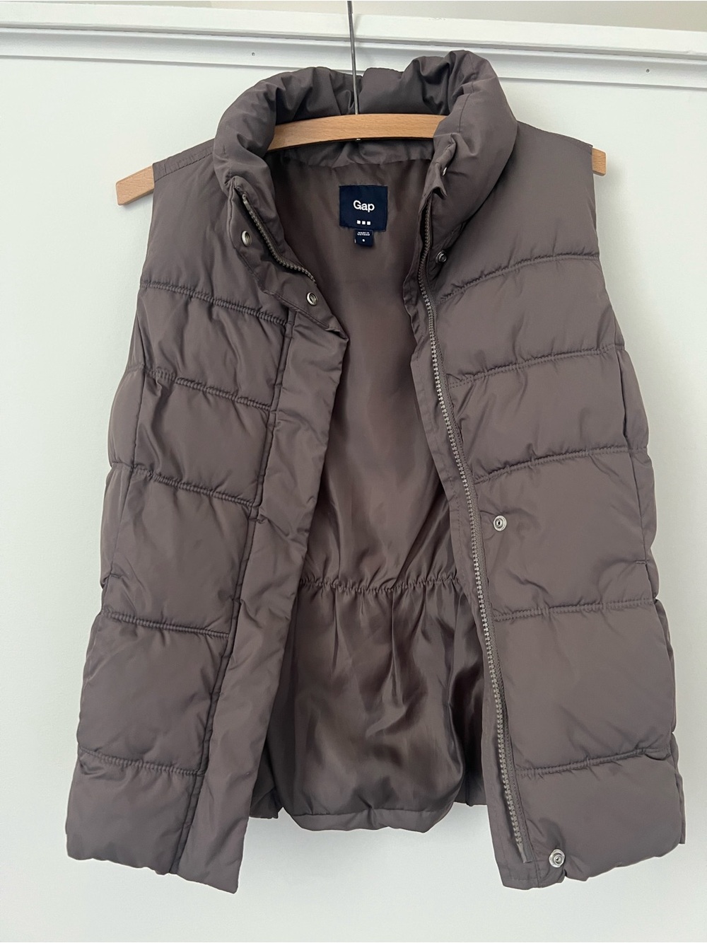 GAP Quilted Puffer Vest in Taupe Brown